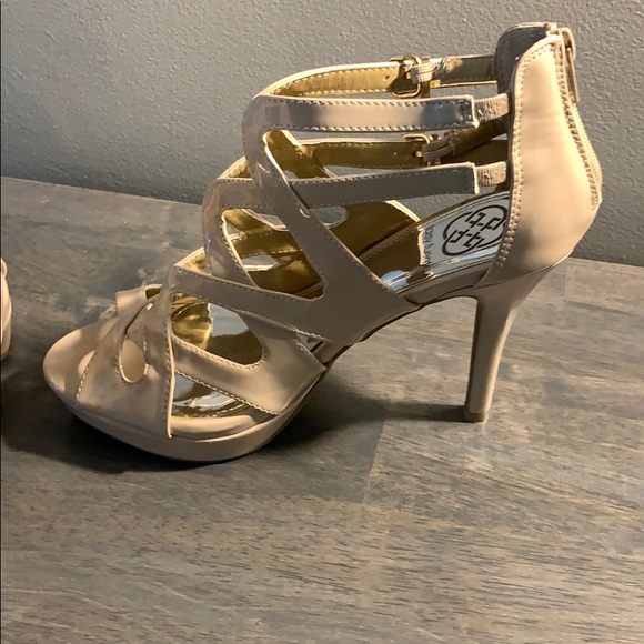 Daisy Fuentes (Carra) High Heel Platforms - Picture 7 of 9